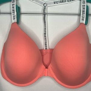 Victoria Secret T-Shirt Bra - Front Close
